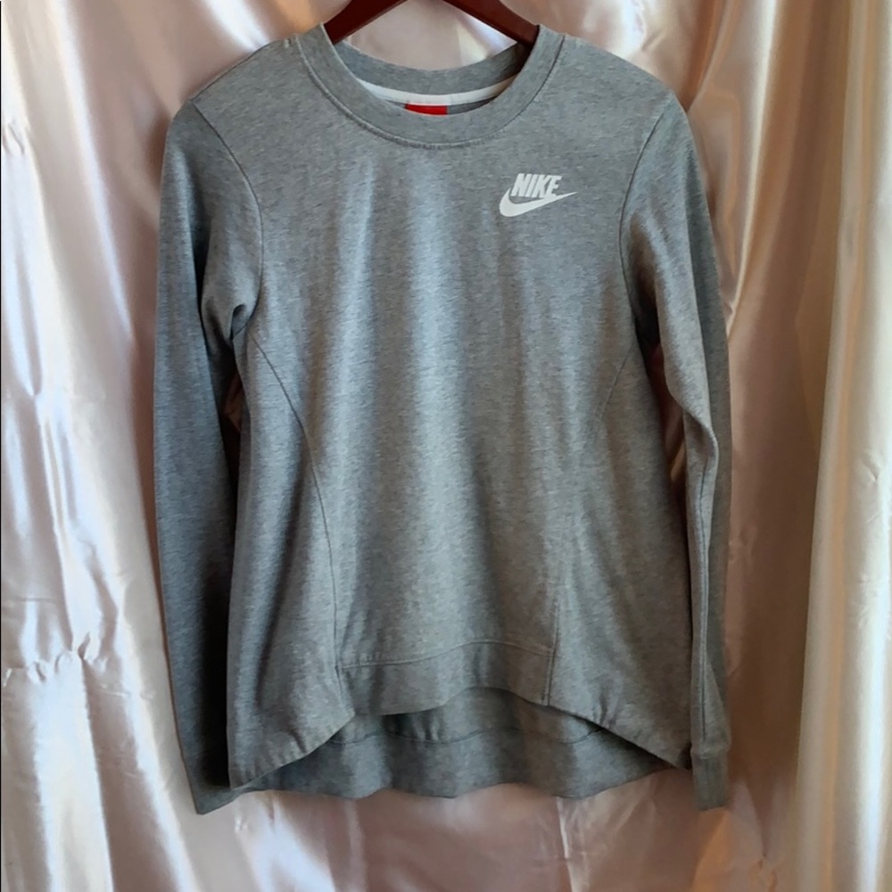 Grey Nike sweater 🤍